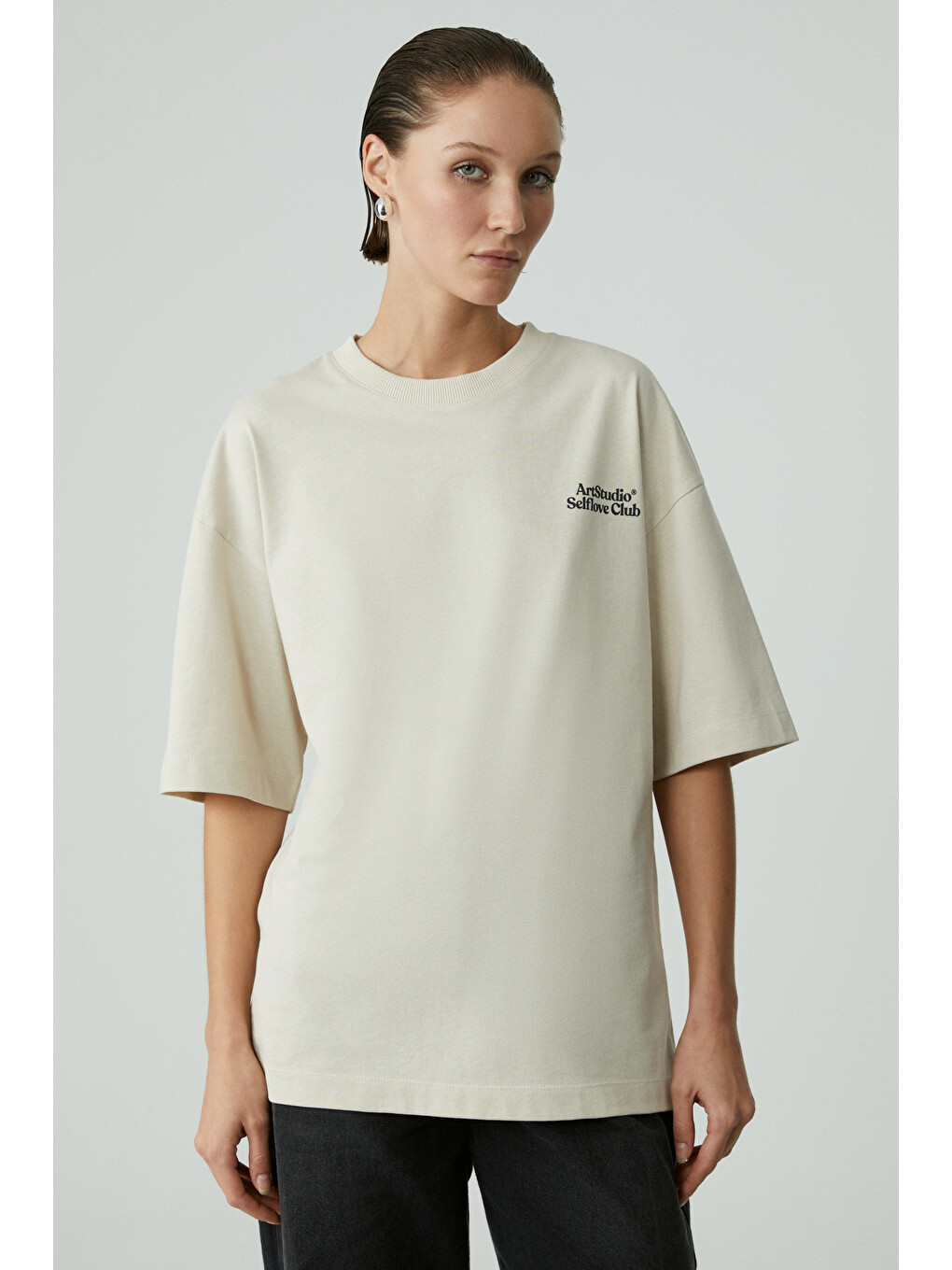 Jesleen Kadın Oversıze Yuvarlak Yaka Relaxed Bej T-shirt-2