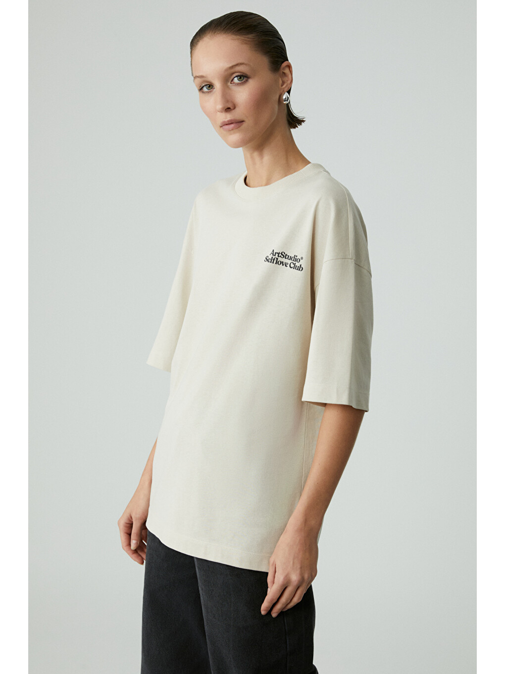 Jesleen Kadın Oversıze Yuvarlak Yaka Relaxed Bej T-shirt-3