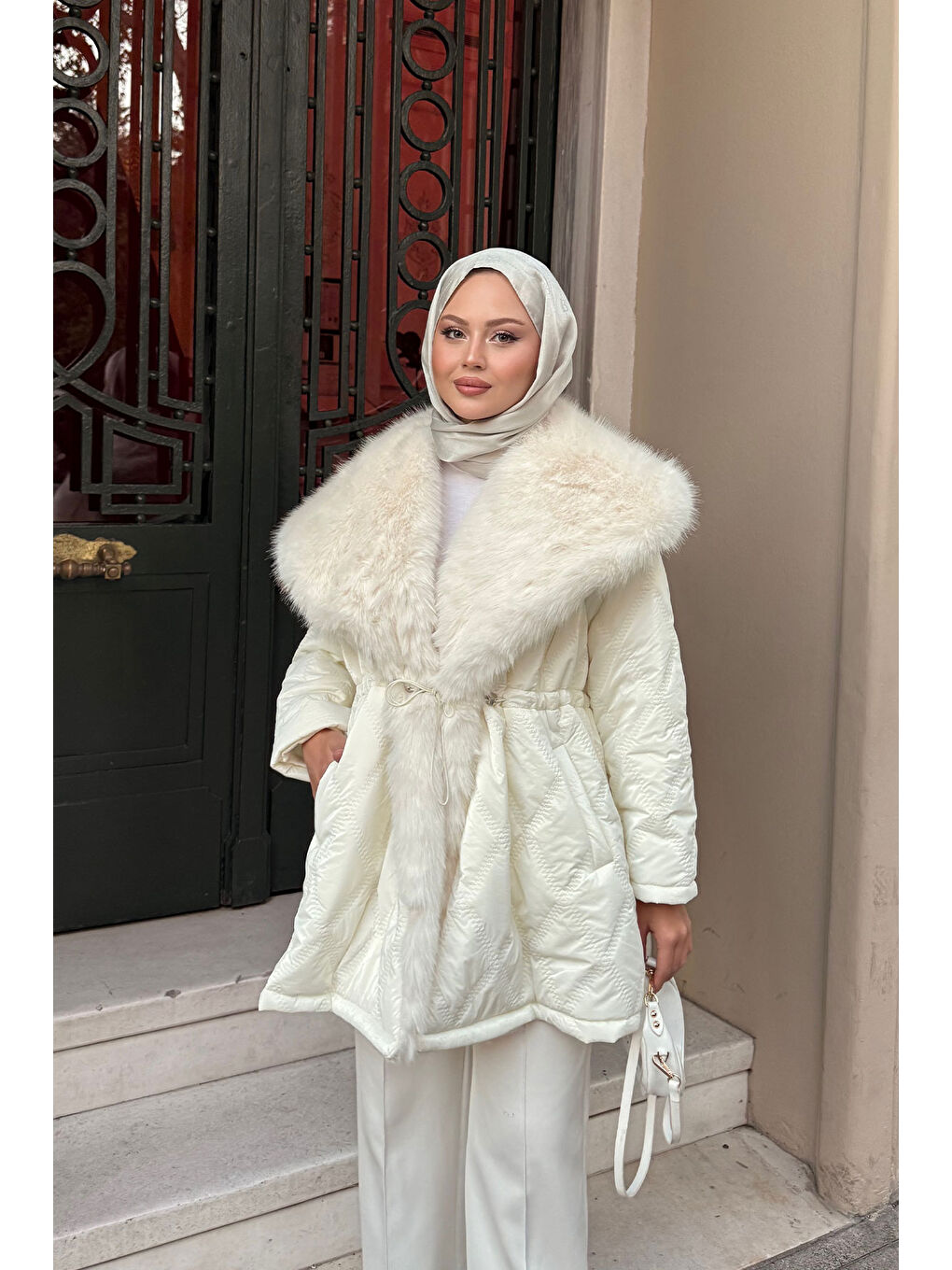 Kadın Yaka Kürklü Dikiş Detay Mont Beyaz-3