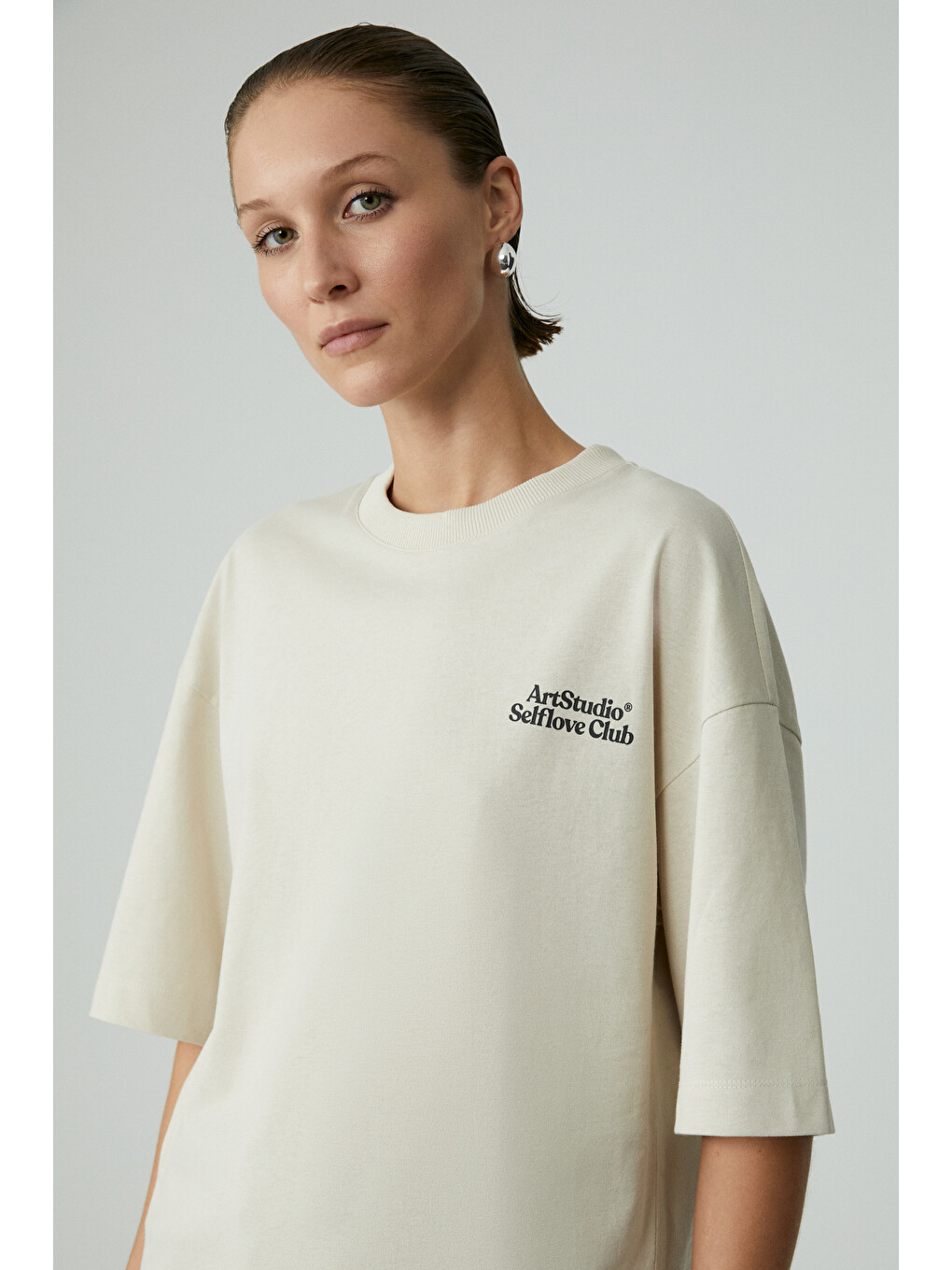 Jesleen Kadın Oversıze Yuvarlak Yaka Relaxed Bej T-shirt-4
