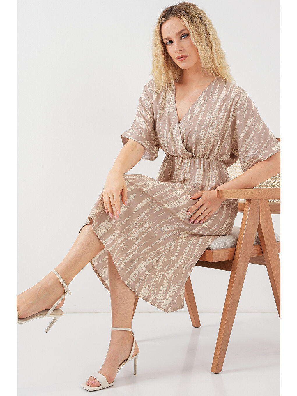 Kadın Desenli Kısa Kol Elbise 2569 - Bej-2