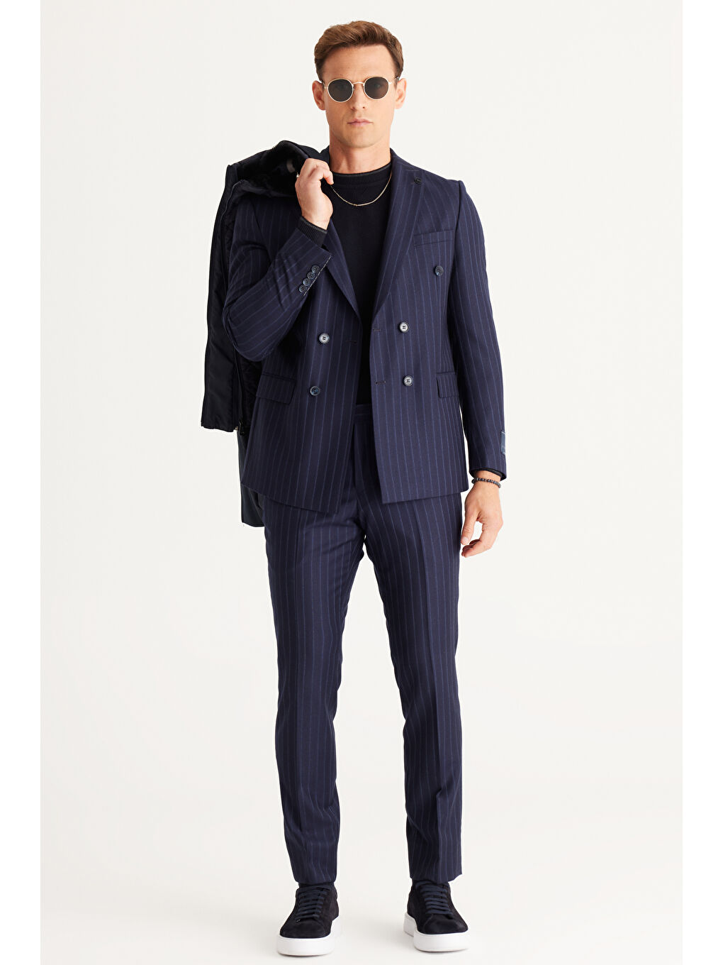 Erkek Lacivert Slim Fit Dar Kesim Kırlangıç Yaka %100 Yün Çizgili Takım Elbise-1