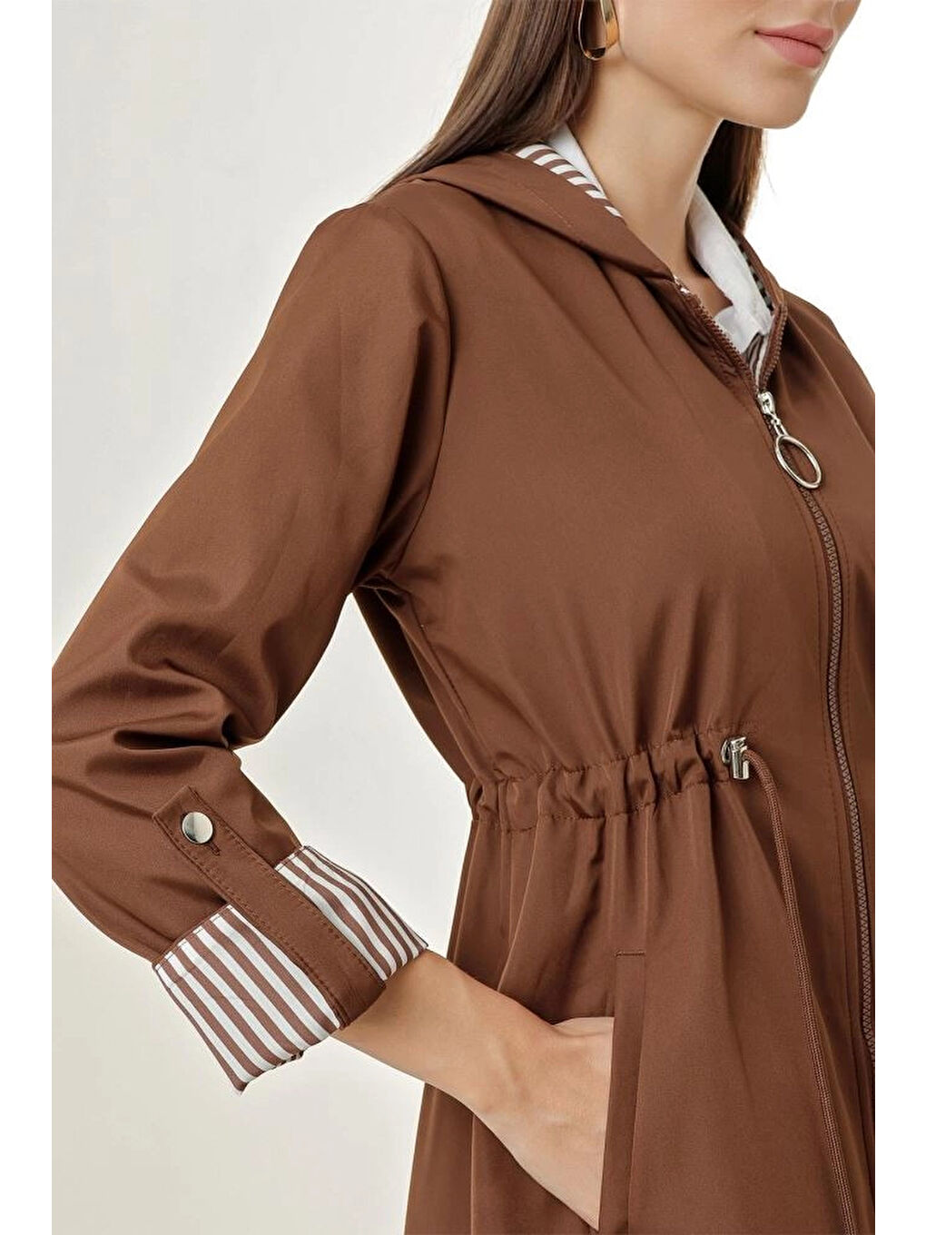 Kadın Kahverengi Beli Büzgülü Kapüşonlu Uzun Trençkot HZL22W BD190911-3