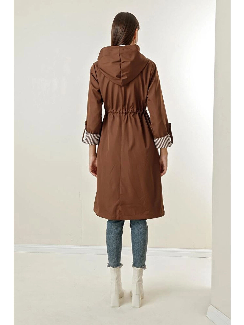 Kadın Kahverengi Beli Büzgülü Kapüşonlu Uzun Trençkot HZL22W BD190911-4