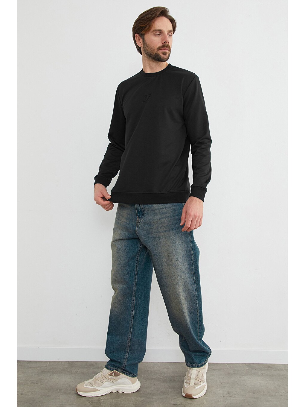 Siyah Üçgen Baskılı Bisiklet Yaka Sweatshirt-3