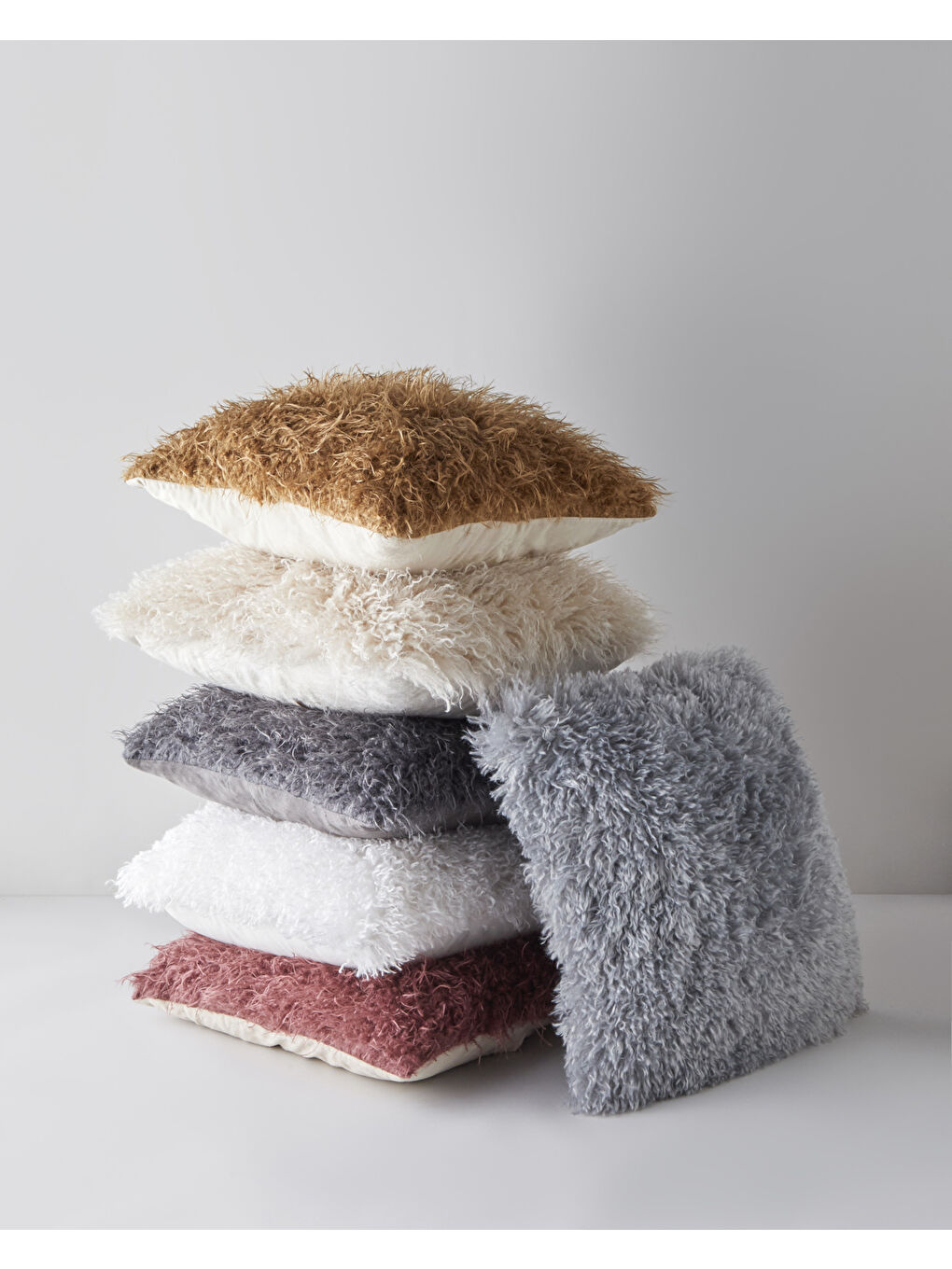 Kırmızı Fluffy Kırlent Kılıfı 45x45 cm Vişne-3