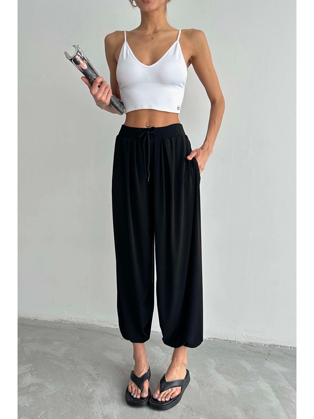 Kadın Siyah Bağcıklı Geniş Paça Pantolon 1018-E001-10