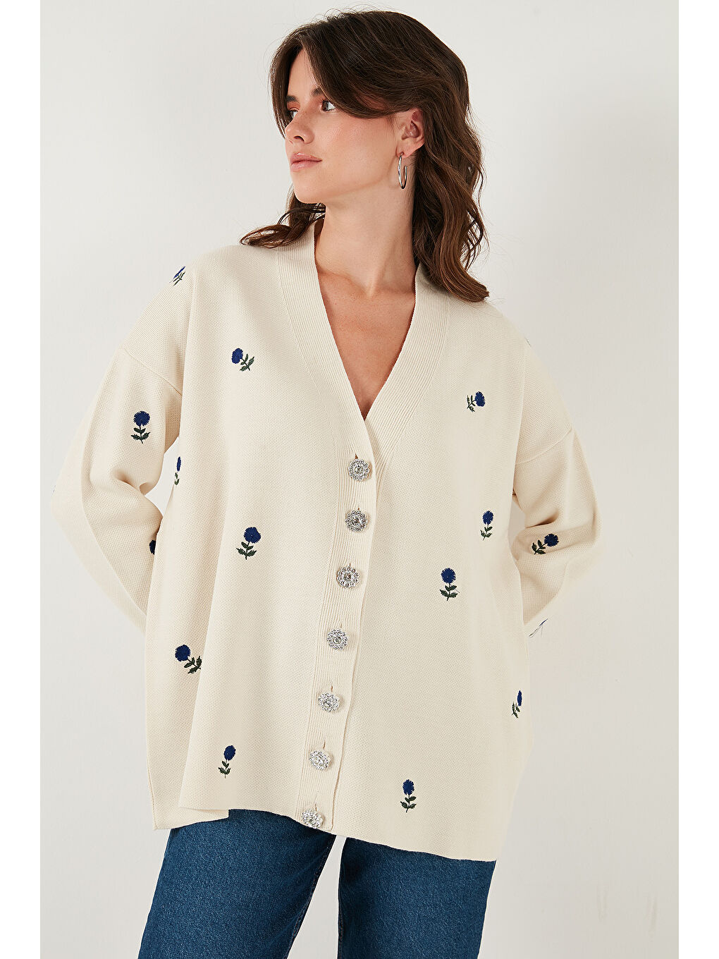 Ekru Oversize Fit Desenli V Yaka Triko Kadın Hırka 4616193-3