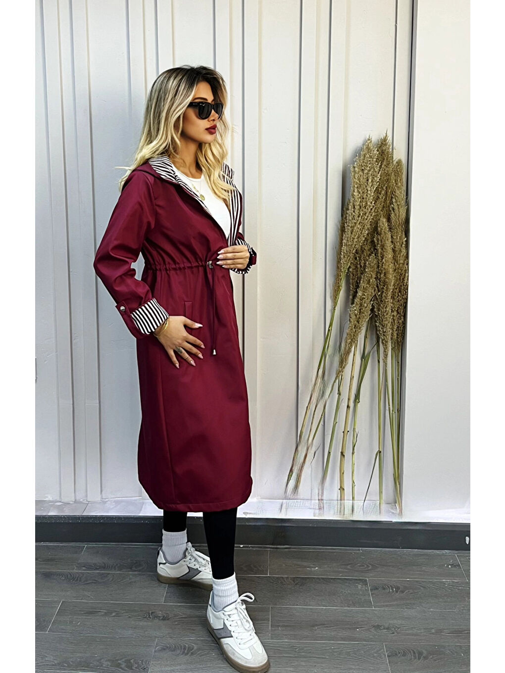 Kadın Bordo Beli Büzgülü Kapüşonlu Uzun Trençkot HZL22W BD190911-1
