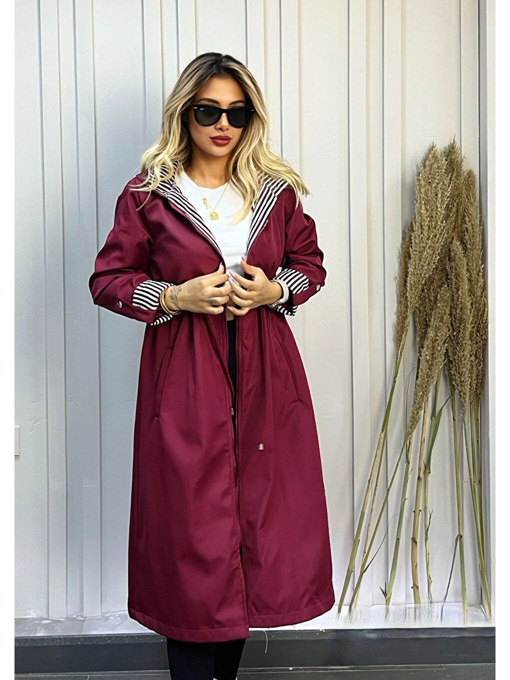 Kadın Bordo Beli Büzgülü Kapüşonlu Uzun Trençkot HZL22W BD190911-2