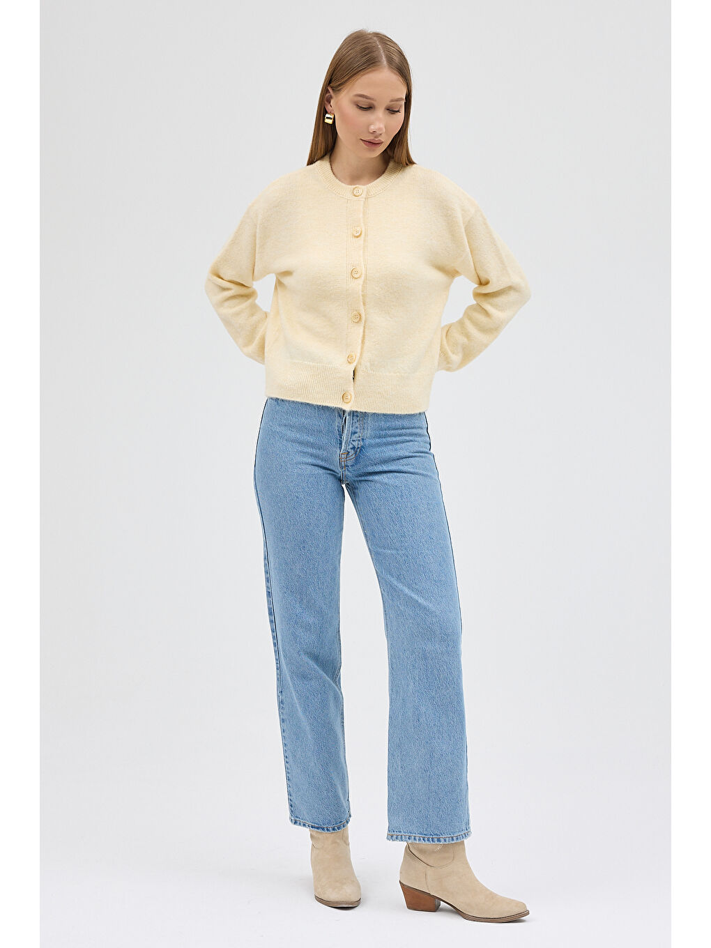 Montro - Düğme Detaylı Yumuşak Dokulu Triko Hırka - Ekru Renk-1