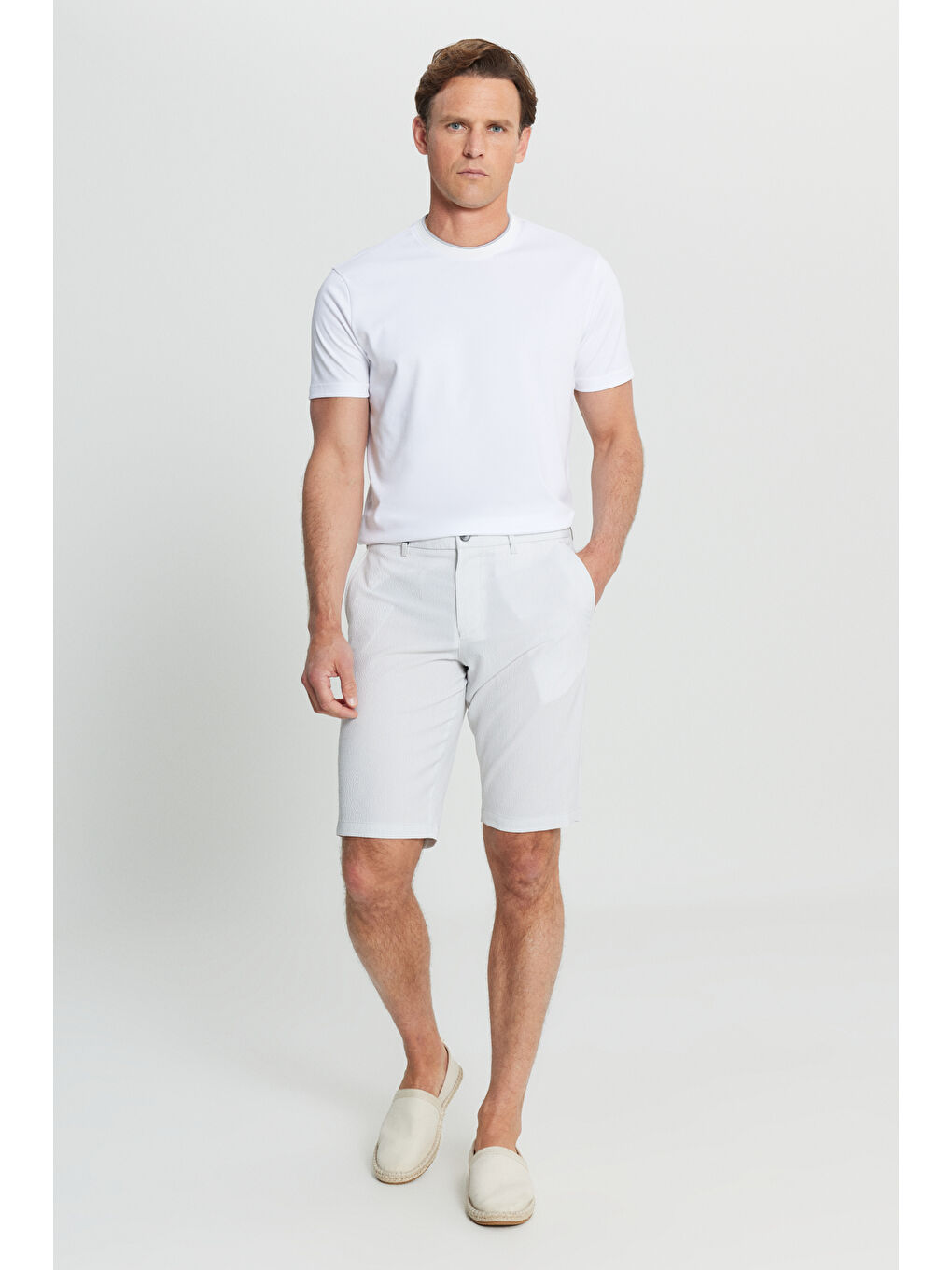 Erkek Gri-Beyaz Slim Fit Dar Kesim Beli Bağlamalı Gofre Desenli Yan Cepli Şort-1