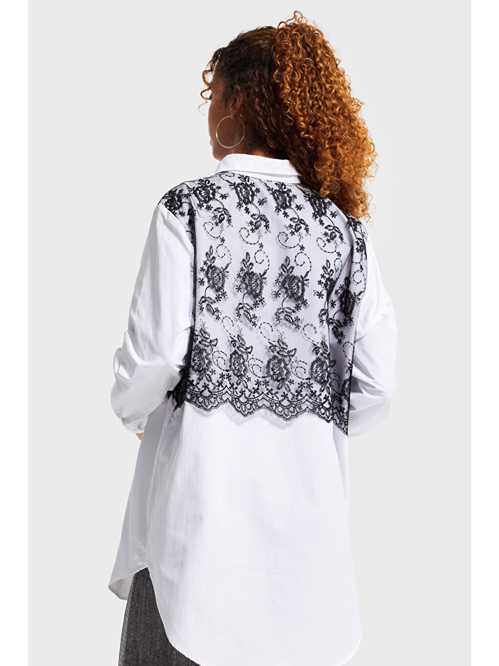 Kadın Beyaz Renk Siyah Dantel Detaylı Özel Tasarım Gömlek-4