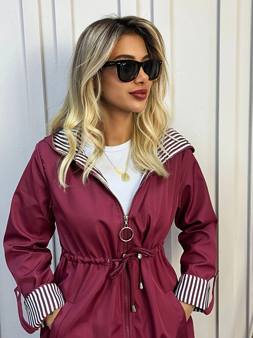 Kadın Bordo Beli Büzgülü Kapüşonlu Uzun Trençkot HZL22W BD190911-3