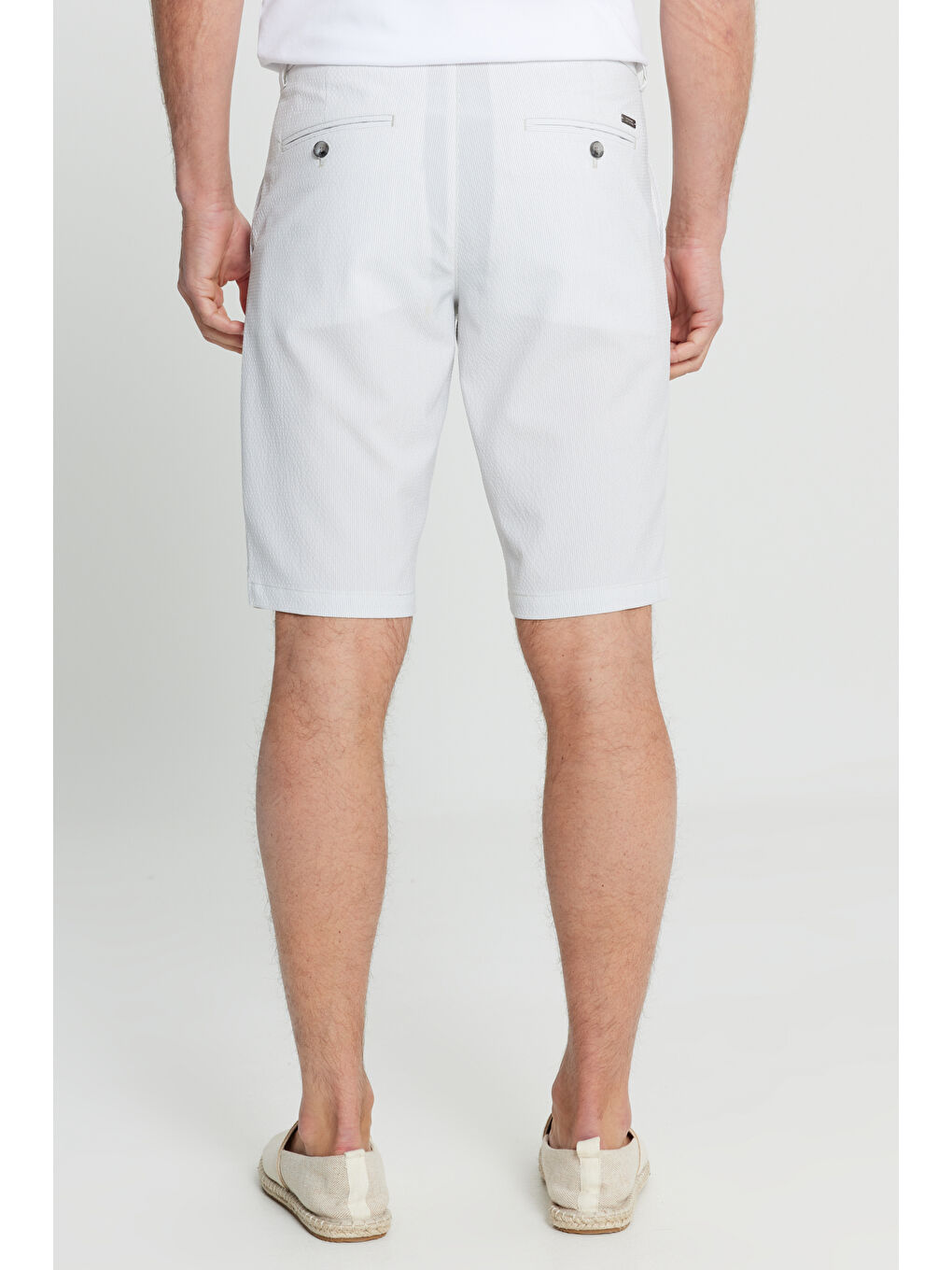 Erkek Gri-Beyaz Slim Fit Dar Kesim Beli Bağlamalı Gofre Desenli Yan Cepli Şort-4