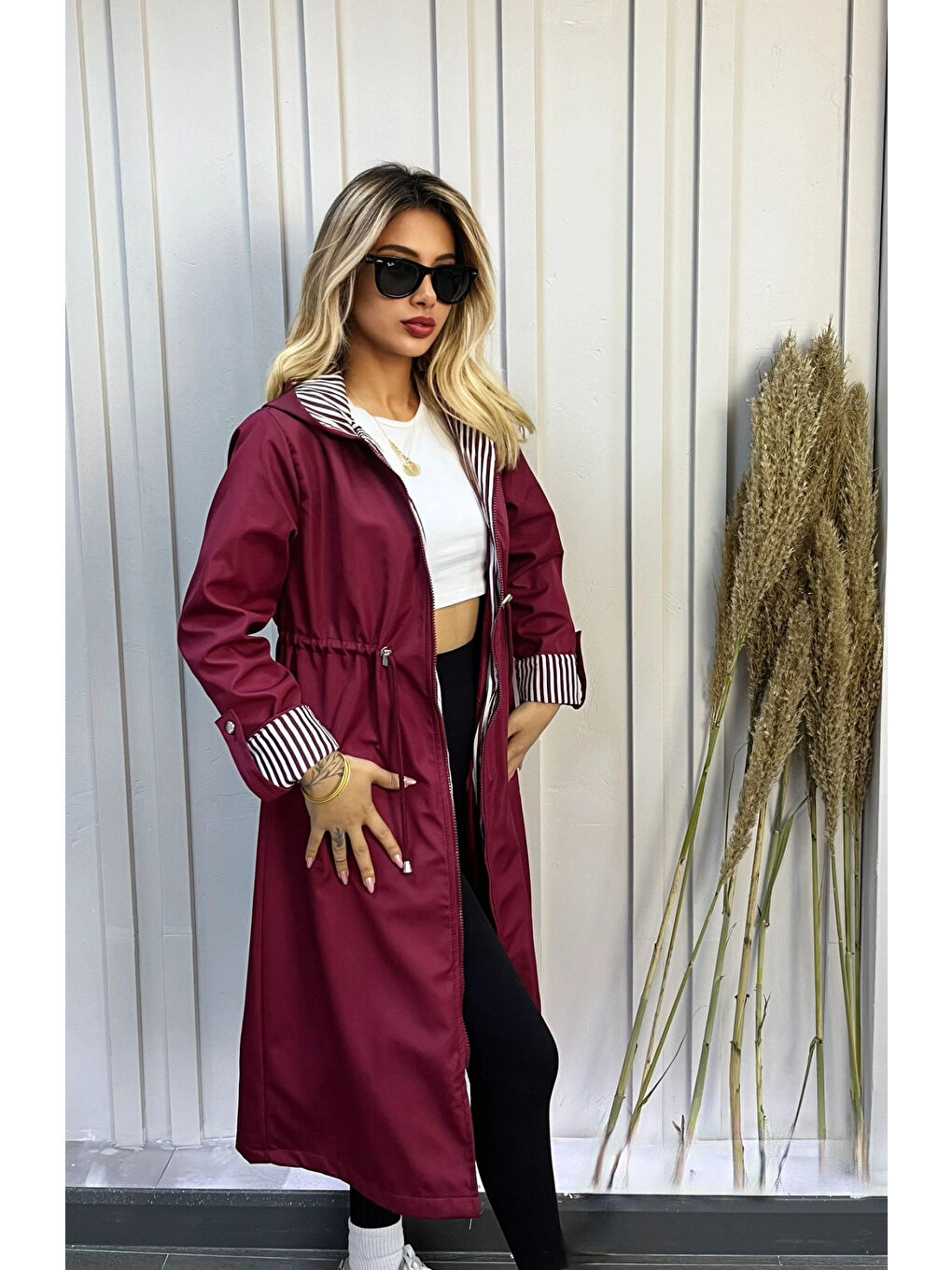 Kadın Bordo Beli Büzgülü Kapüşonlu Uzun Trençkot HZL22W BD190911-4