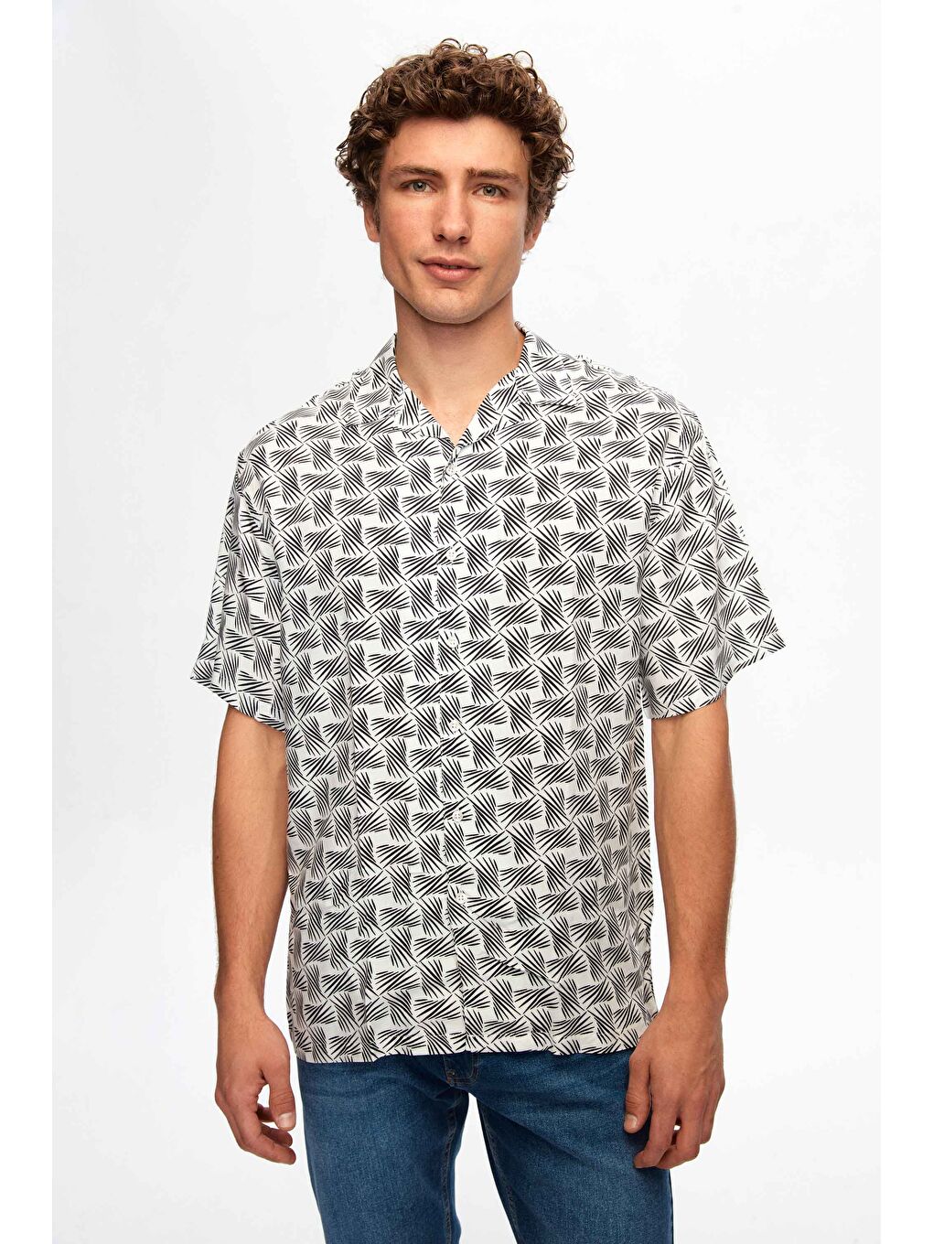 Relaxed Beyaz Gömlek