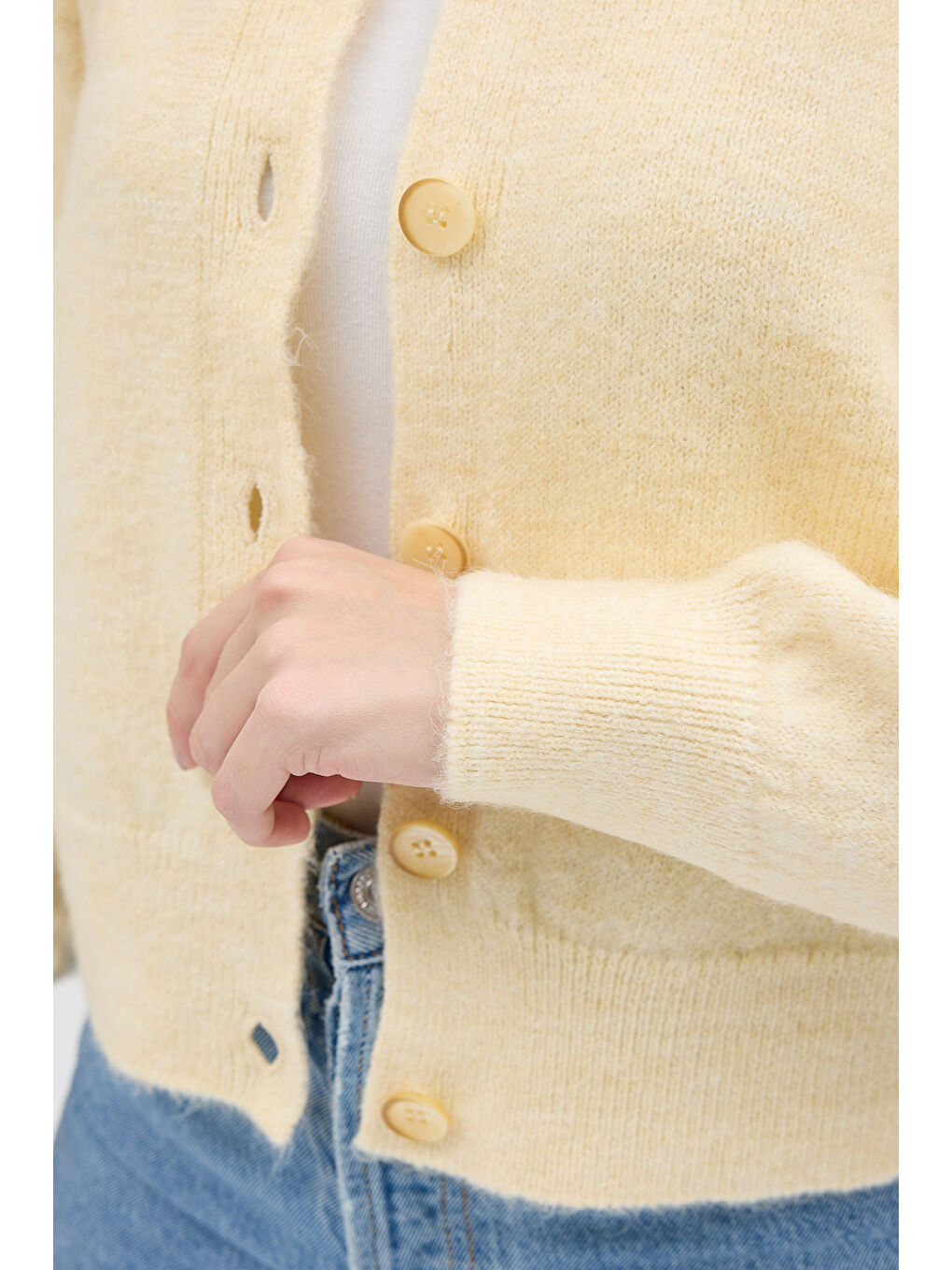 Montro - Düğme Detaylı Yumuşak Dokulu Triko Hırka - Ekru Renk-3