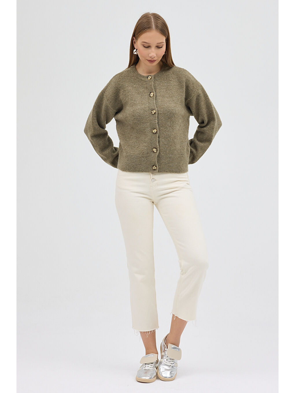 Montro - Düğme Detaylı Yumuşak Dokulu Triko Hırka - Haki Renk-1
