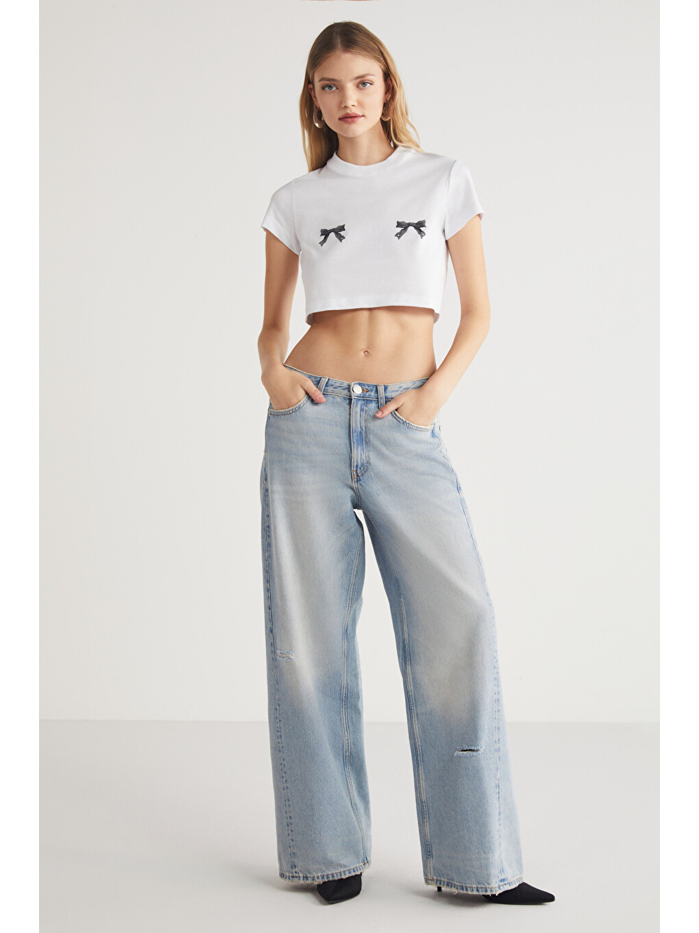 Krım Kadın Kurdele Baskı Detaylı %100 Organik Pamuklu Bisiklet Yaka Crop Beyaz T-shirt-2