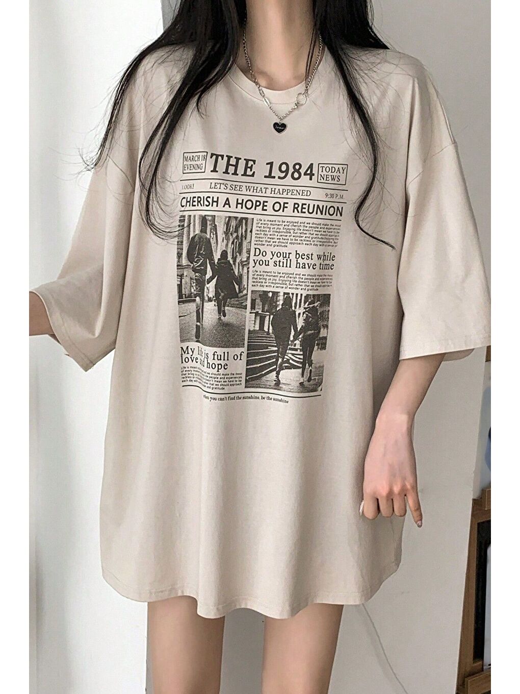 Kadın Bej Bisiklet Yaka 1984 Gazete Baskılı Oversize T Shirt-4