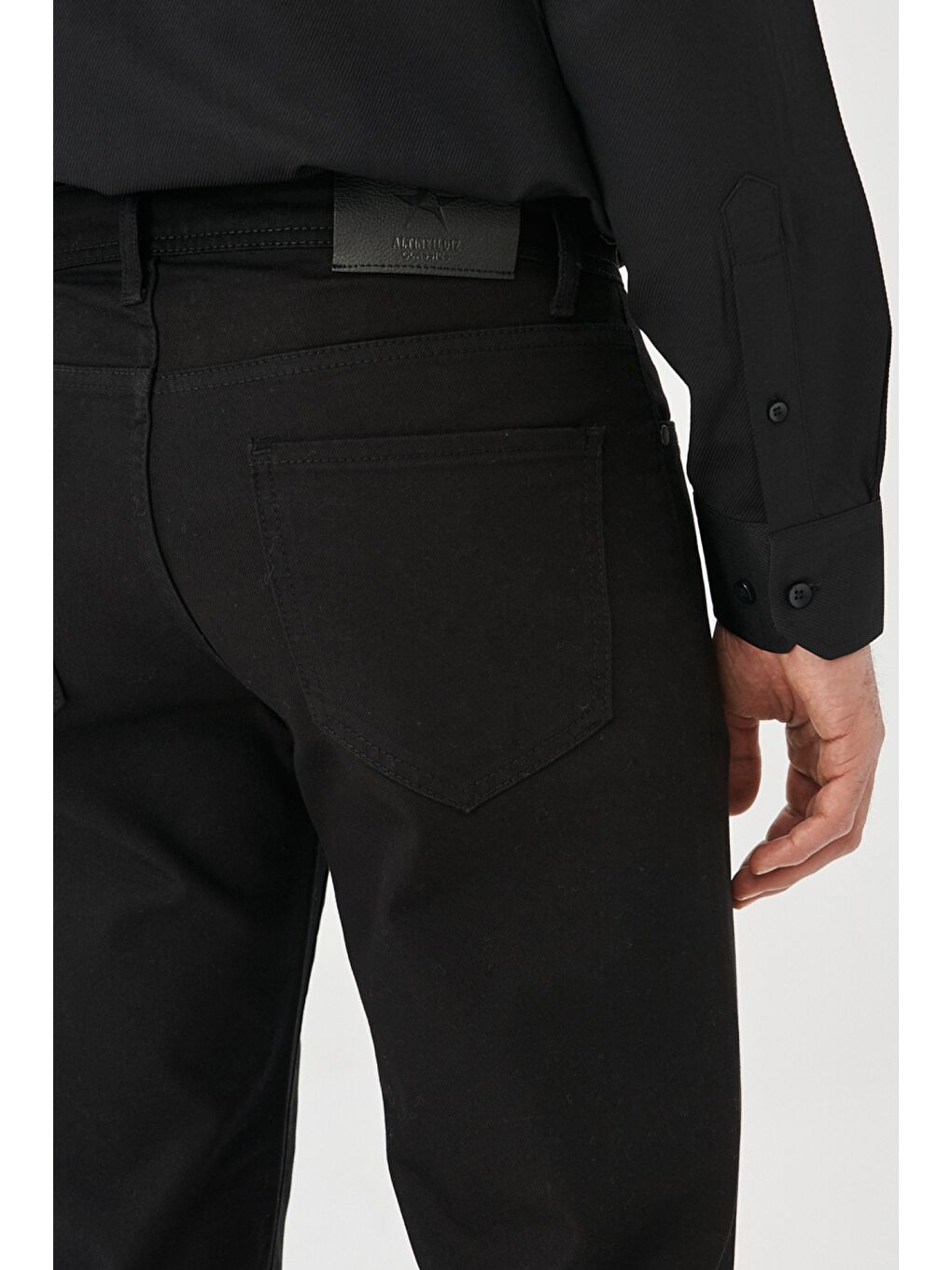 Erkek Siyah Regular Fit Geniş Kesim Denim Jean Pantolon-3