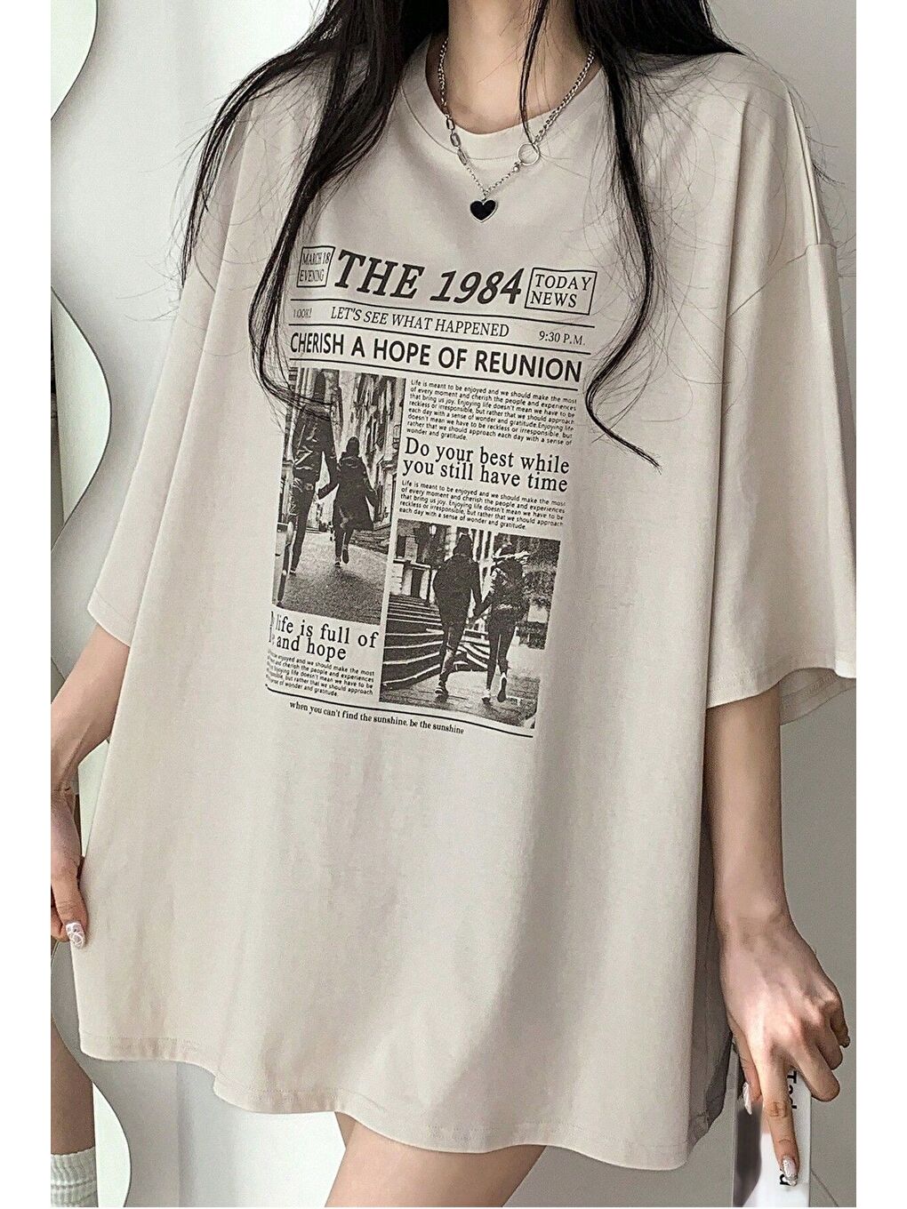 Kadın Bej Bisiklet Yaka 1984 Gazete Baskılı Oversize T Shirt-5