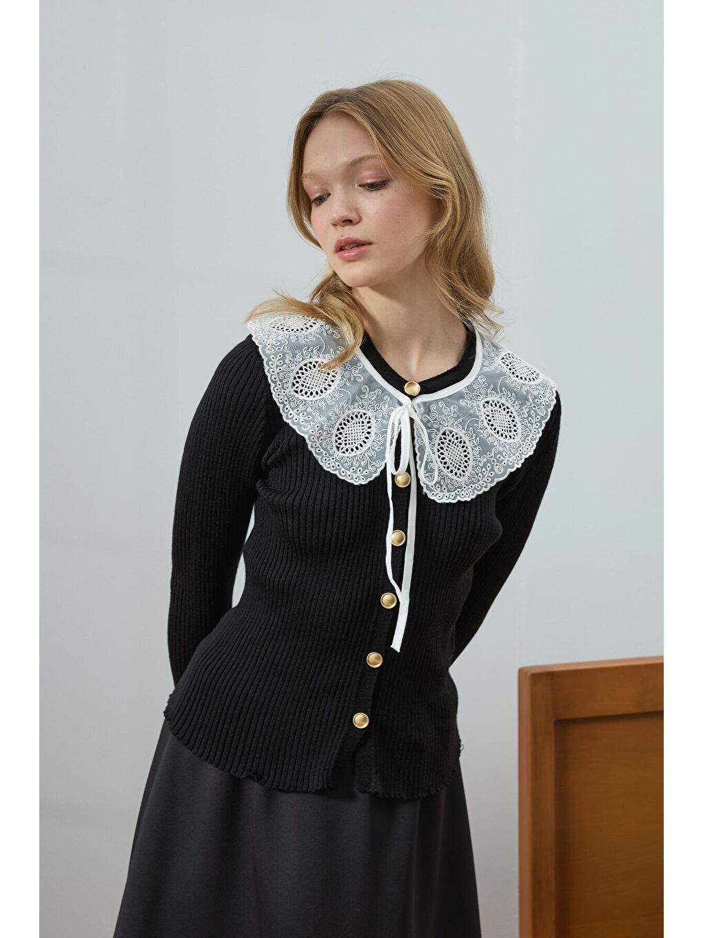 Siyah Beyaz Yakalı Triko Hırka-2