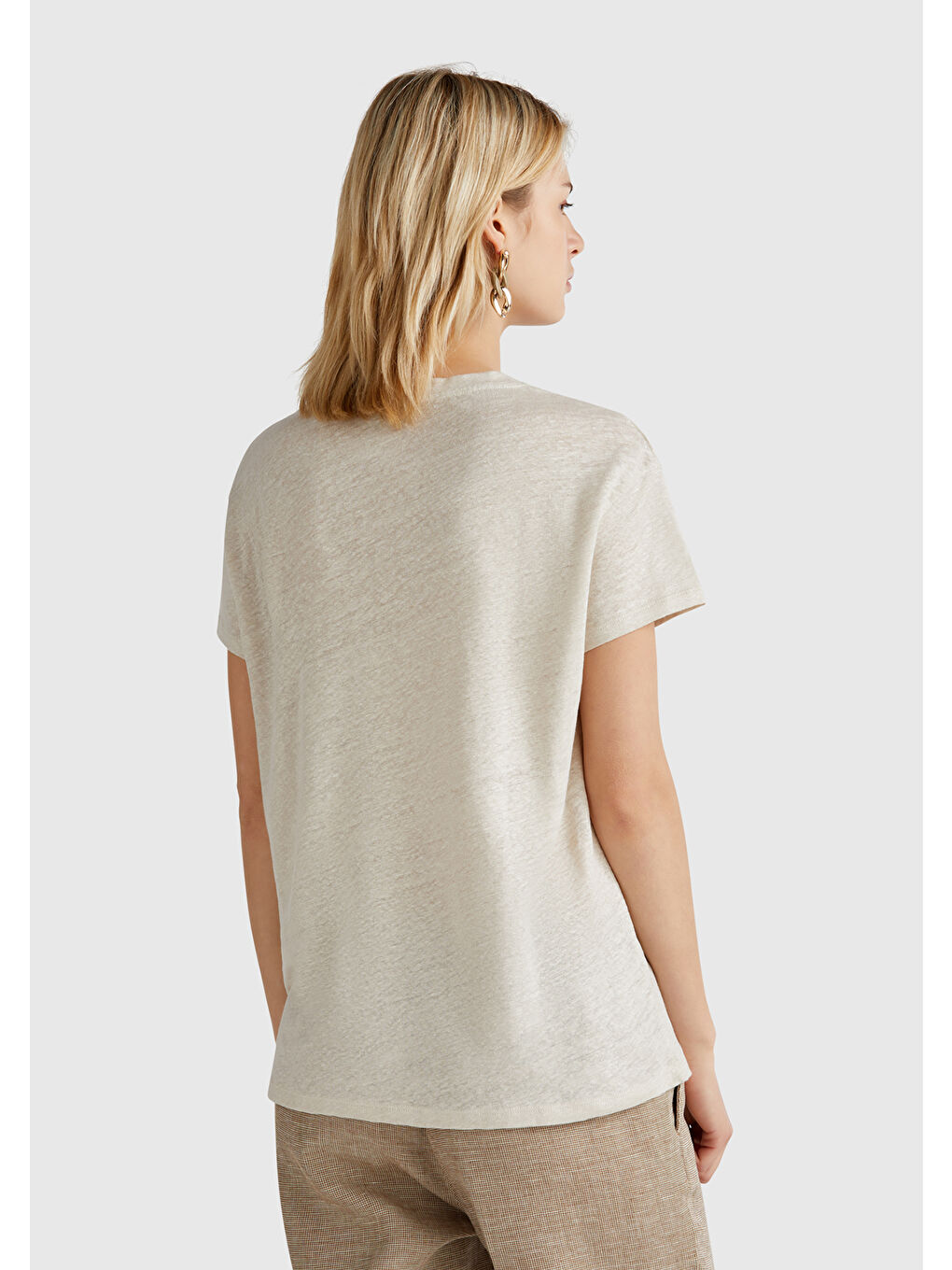 Bej Kadın Taş Rengi %100 Keten Düşük Omuzlu Relax Fit V Yaka T-Shirt-2