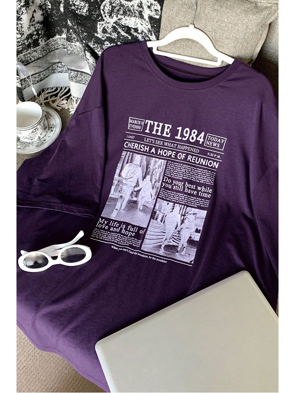 Kadın Mor Bisiklet Yaka 1984 Gazete Baskılı Oversize T Shirt-1