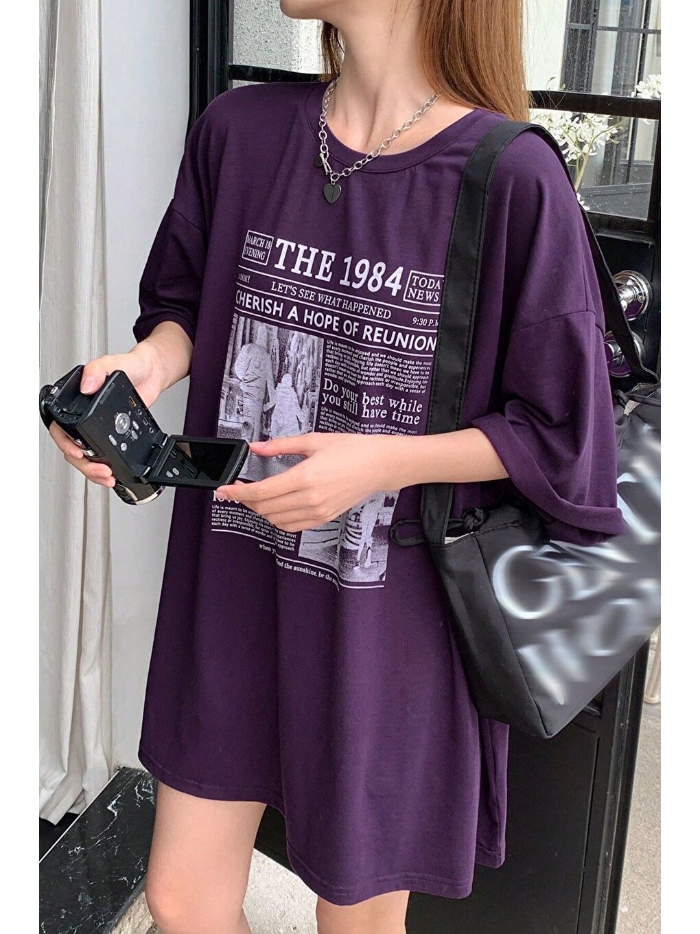 Kadın Mor Bisiklet Yaka 1984 Gazete Baskılı Oversize T Shirt-3