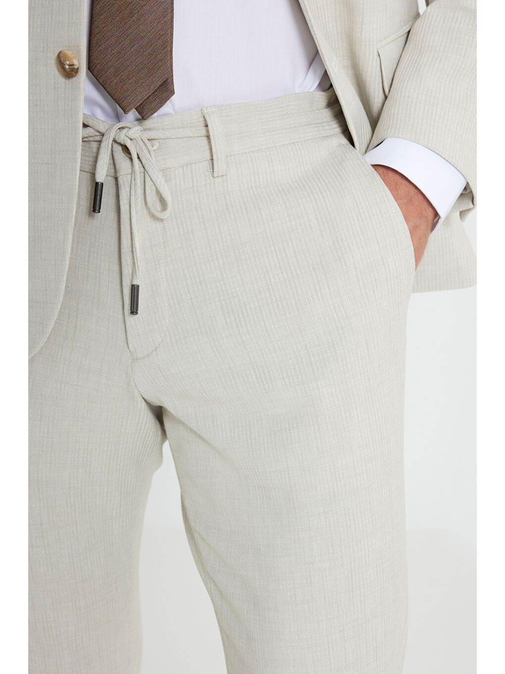 Bej Erkek Taş Slim Fit Dar Kesim Kırlangıç Yaka Beli Bağlamalı Kapak Cepli Çizgili Esnek Takım Elbise-7