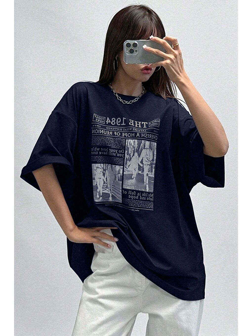 Kadın Lacivert Bisiklet Yaka 1984 Gazete Baskılı Oversize T Shirt-4