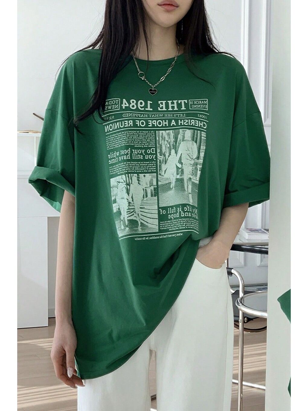 Kadın Yeşil Bisiklet Yaka 1984 Gazete Baskılı Oversize T Shirt-1