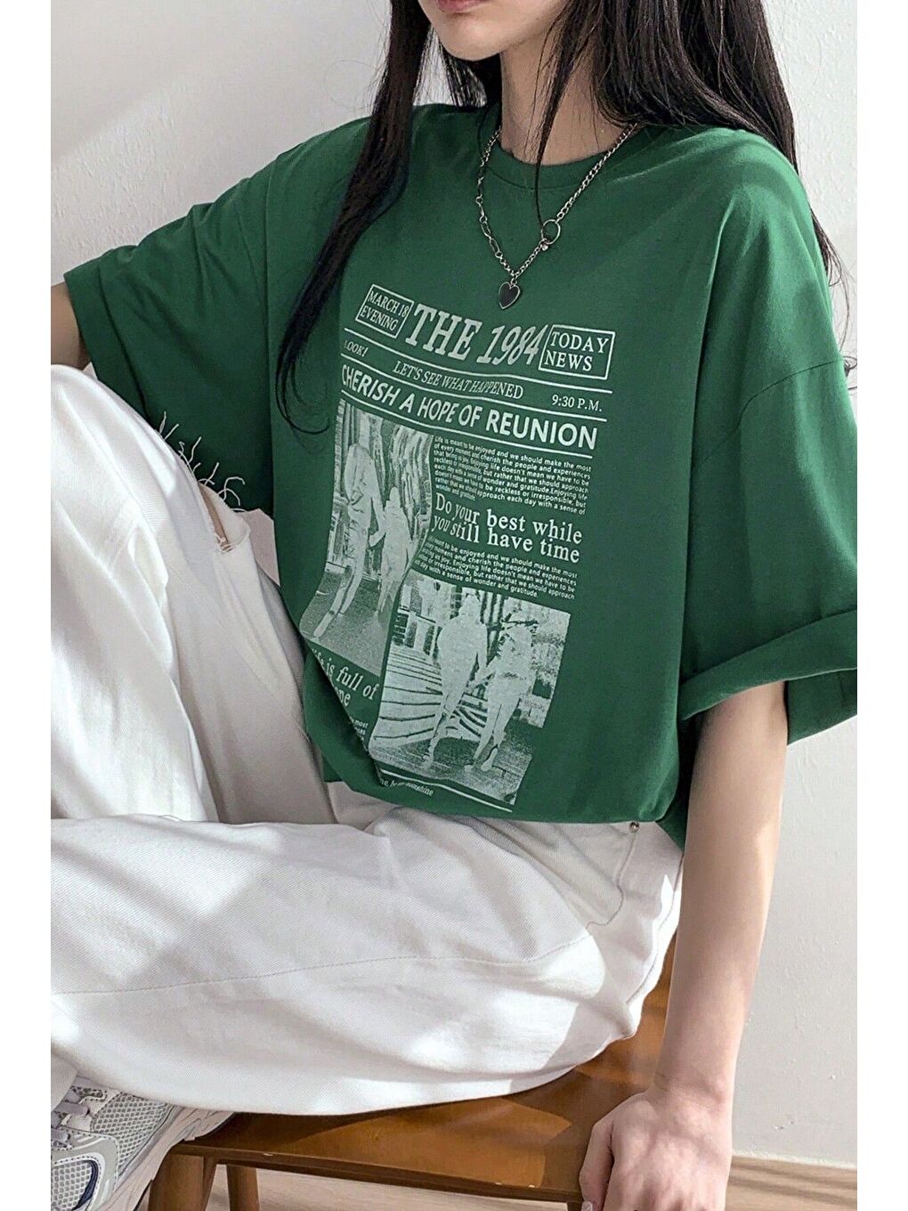 Kadın Yeşil Bisiklet Yaka 1984 Gazete Baskılı Oversize T Shirt-5
