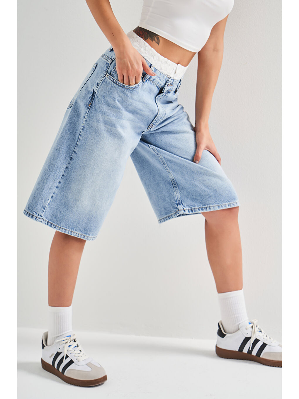 Mavi Kadın Snow Jean Rengi V 4S5 3 Dantelli Boxer Detaylı Maxi Boy Baggy Tasarım Denim Şort