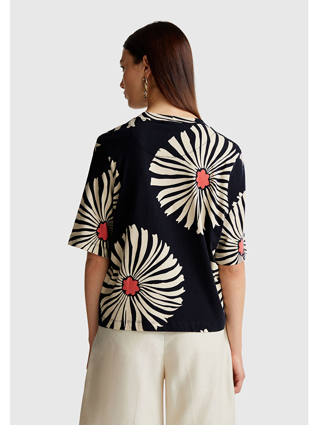 Kadın Lacivert Keten Karışımlı Boxy Fit Çiçek Desenli T-Shirt-2