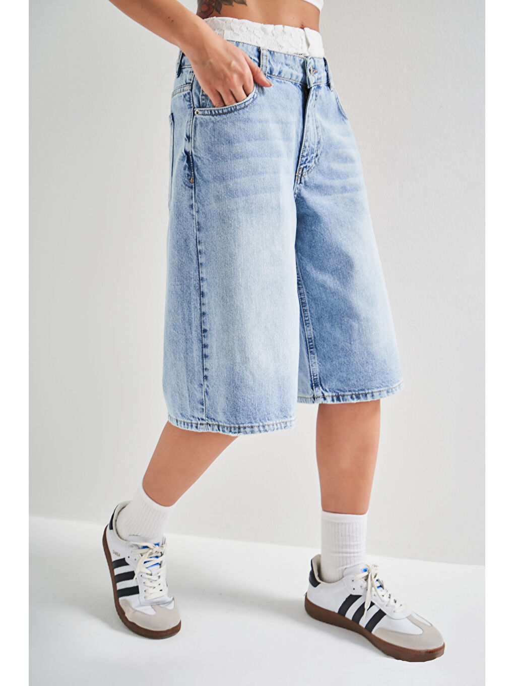 Mavi Kadın Snow Jean Rengi V 4S5 3 Dantelli Boxer Detaylı Maxi Boy Baggy Tasarım Denim Şort-4