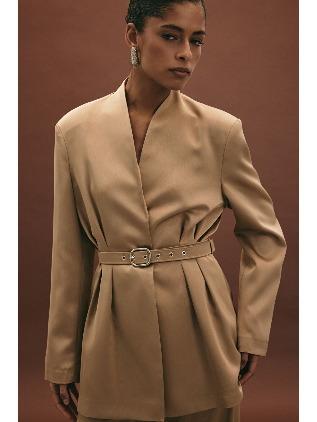 Bej Lisa Kemerli Saten Ceket - Vizon-2