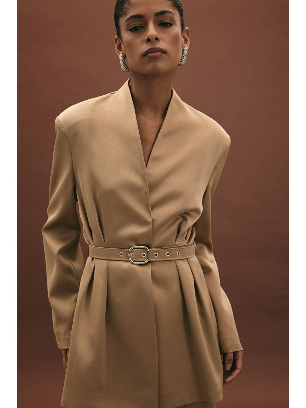 Bej Lisa Kemerli Saten Ceket - Vizon-4