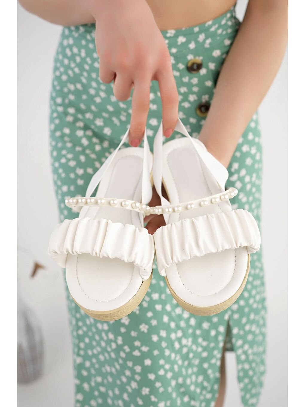 Beyaz İNCİLA Kadın Sandalet Hafif Yazlık Ayakkabı Rahat Taban-1