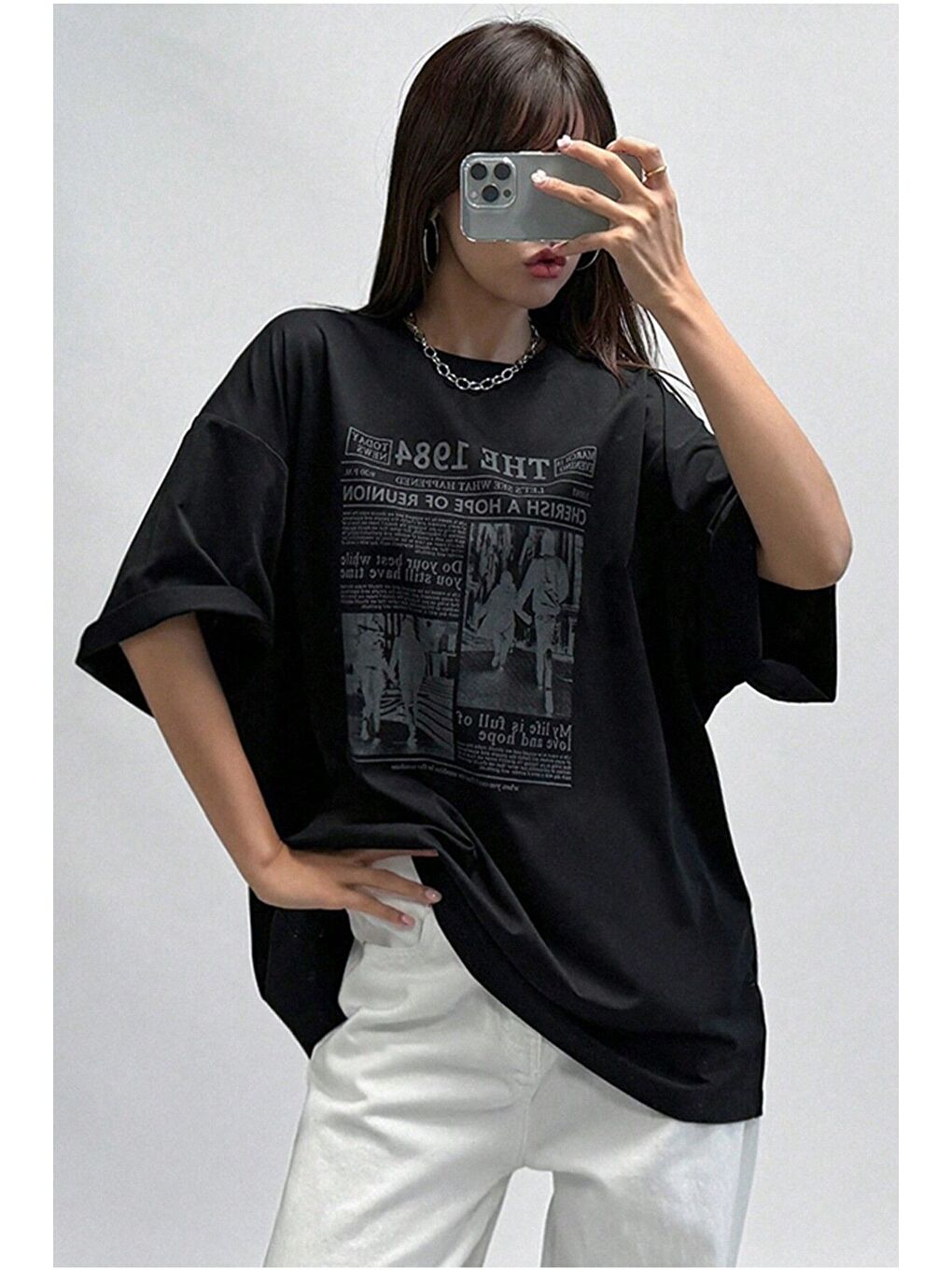 Kadın Siyah Bisiklet Yaka 1984 Gazete Baskılı Oversize T Shirt-4