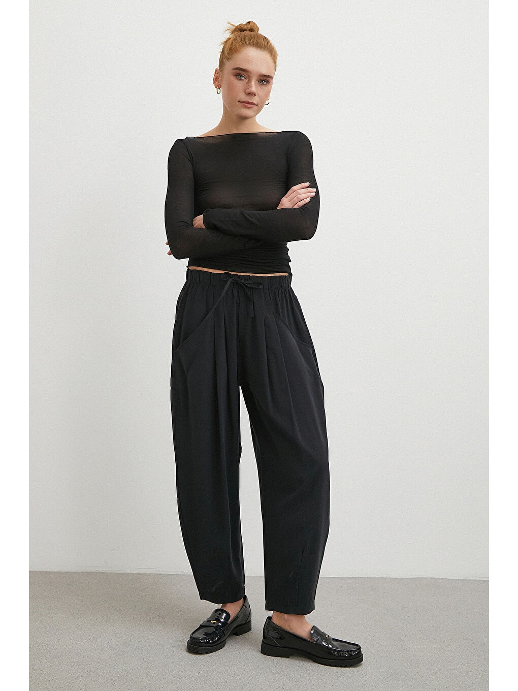 Bağcıklı Beli Lastikli Pileli Pantolon Siyah-3