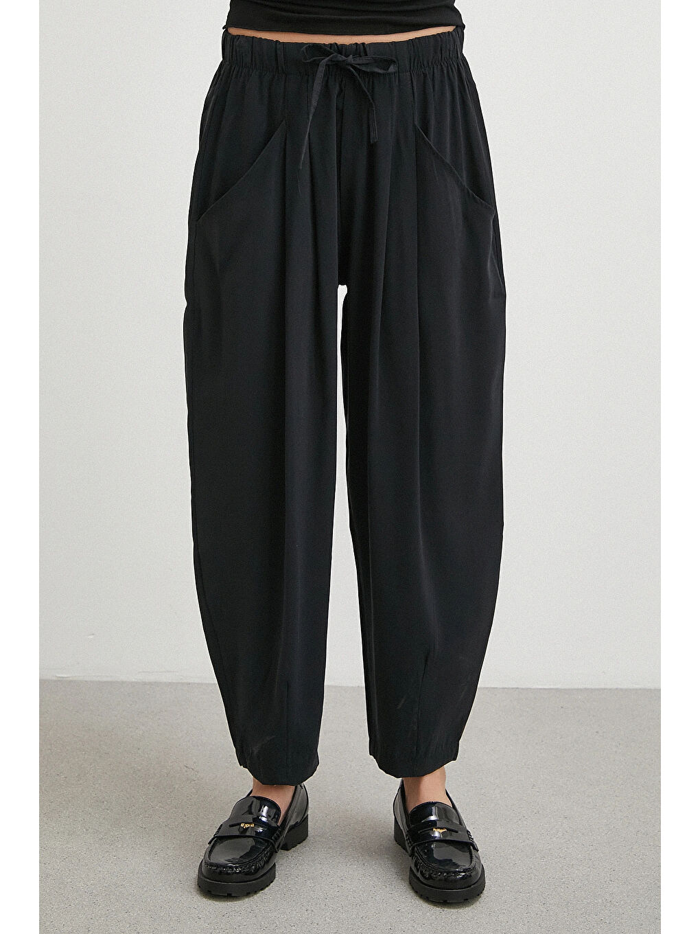 Bağcıklı Beli Lastikli Pileli Pantolon Siyah-4