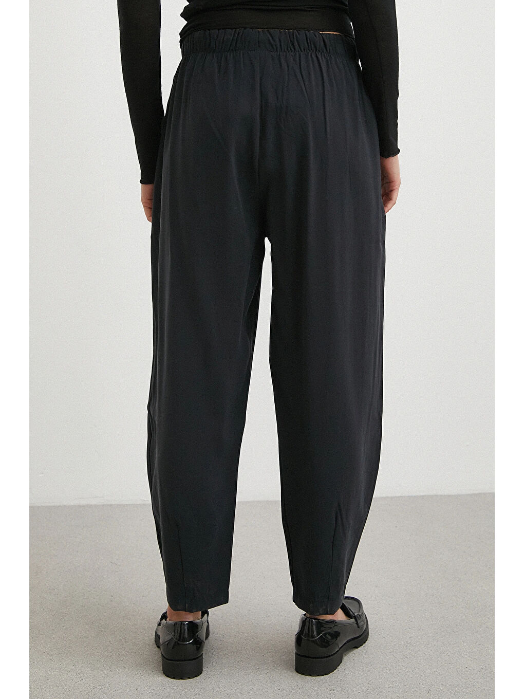 Bağcıklı Beli Lastikli Pileli Pantolon Siyah-5