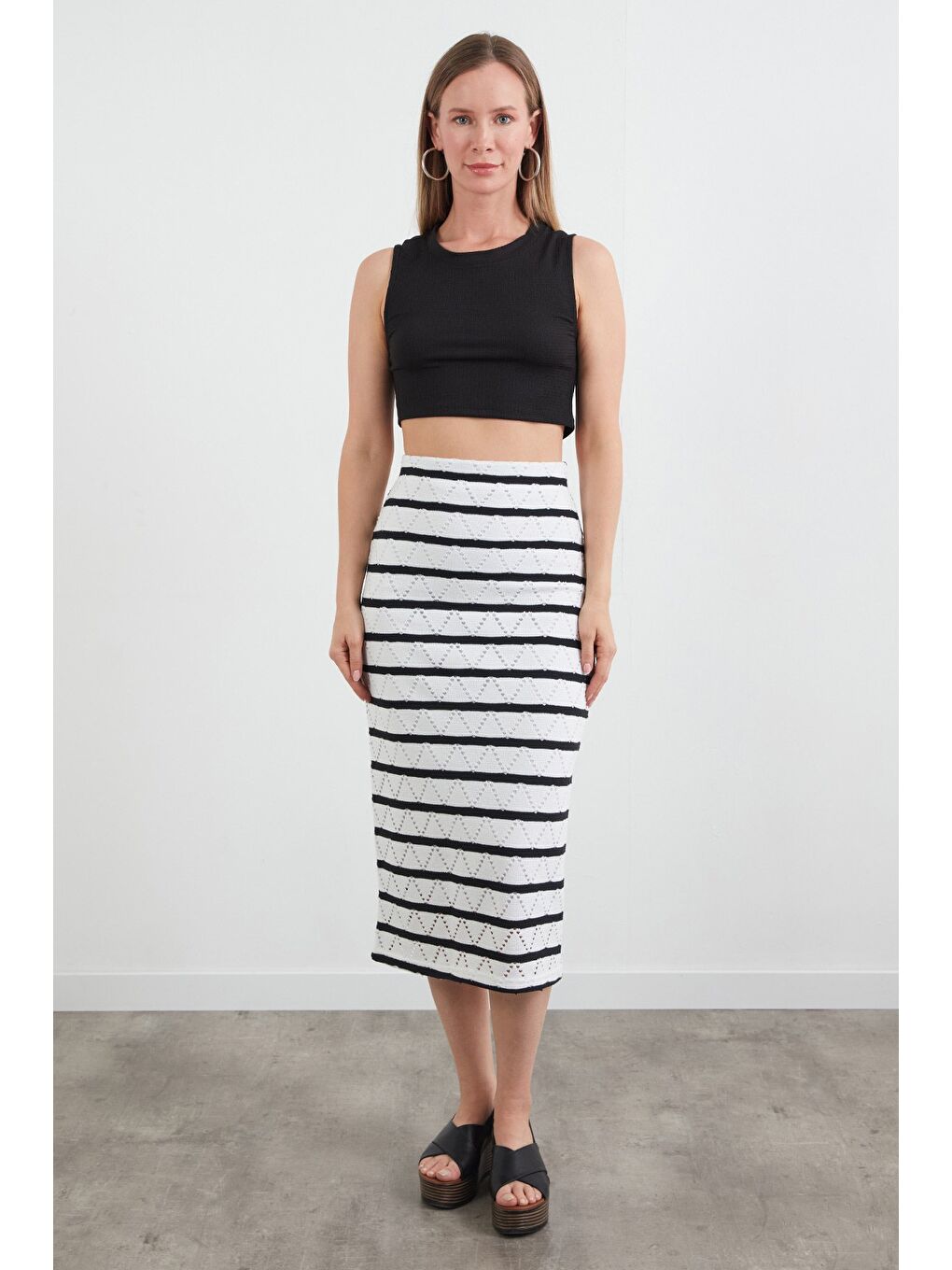 Siyah Beli Lastikli Çizgili Triko Etek