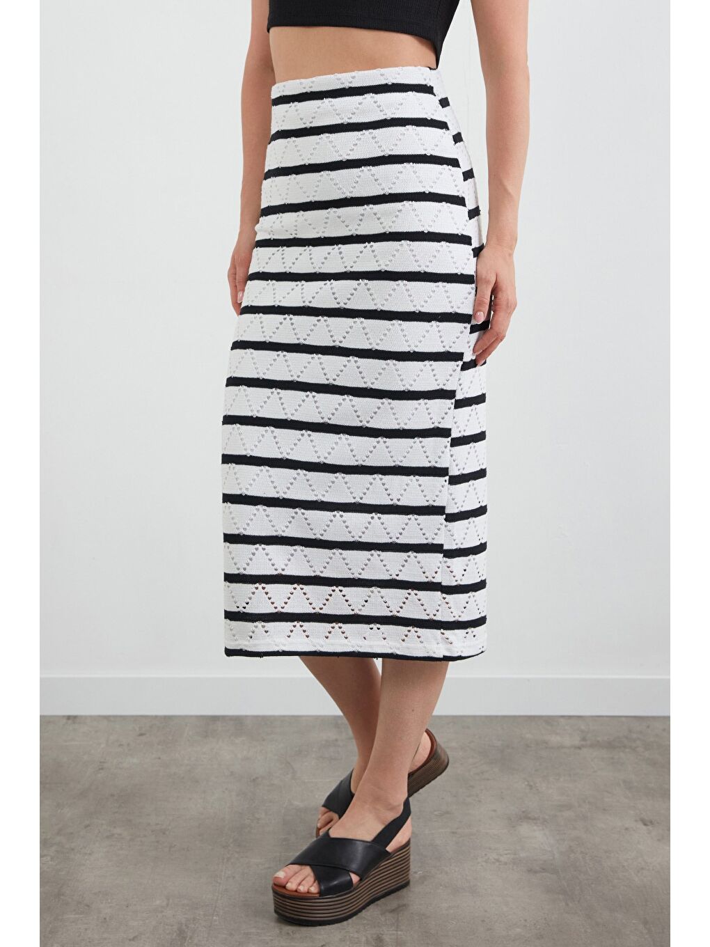 Siyah Beli Lastikli Çizgili Triko Etek-1