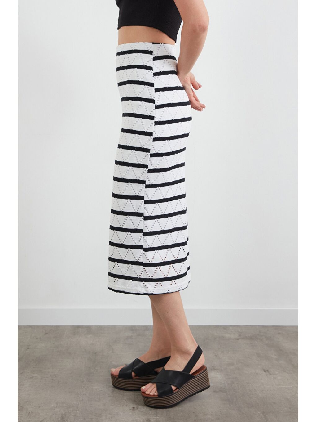 Siyah Beli Lastikli Çizgili Triko Etek-2