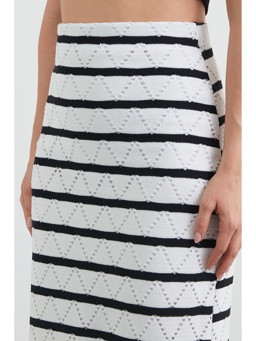 Siyah Beli Lastikli Çizgili Triko Etek-4