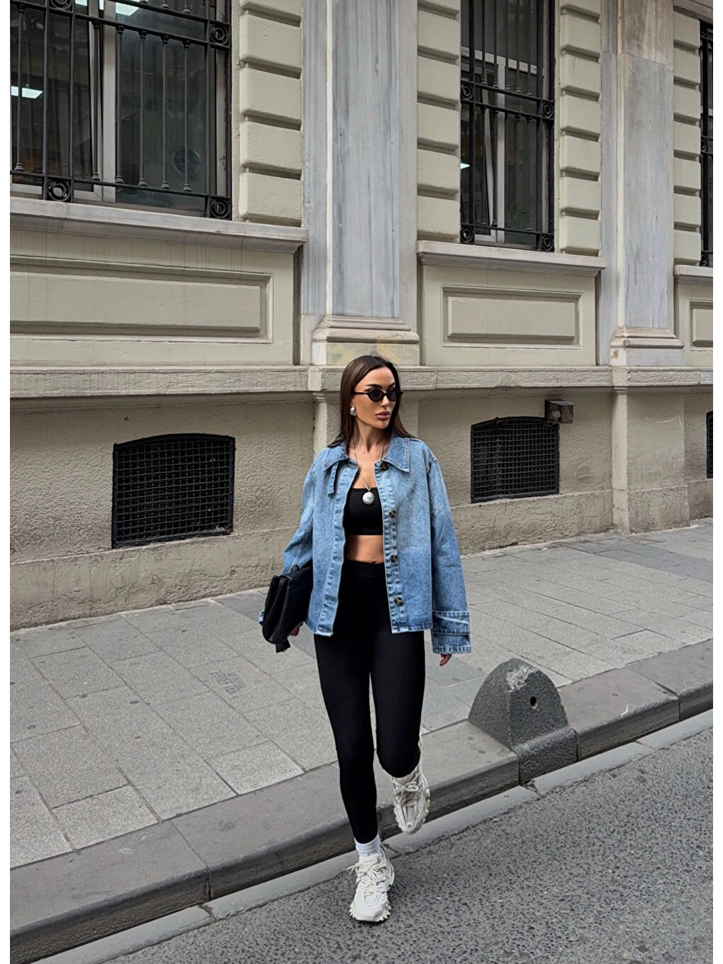 Mavi Yaka Detaylı Rahat Kesim Denim Ceket-1